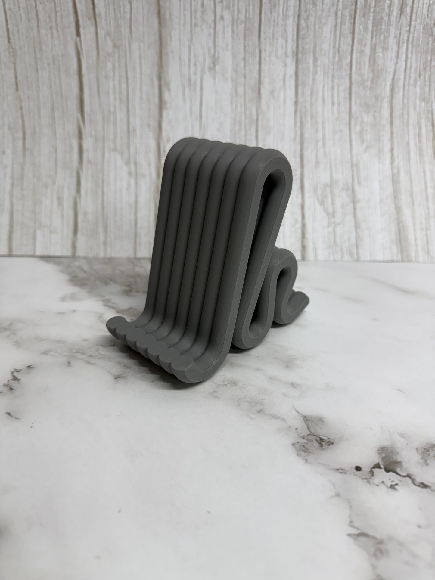 Minimalistic Flow Phone Stand